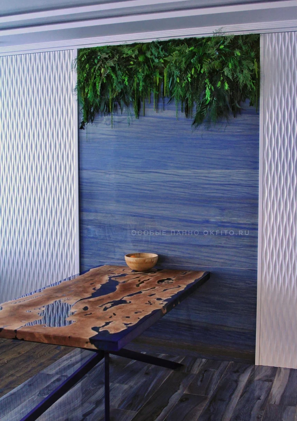 Инсталляция из растений на стене